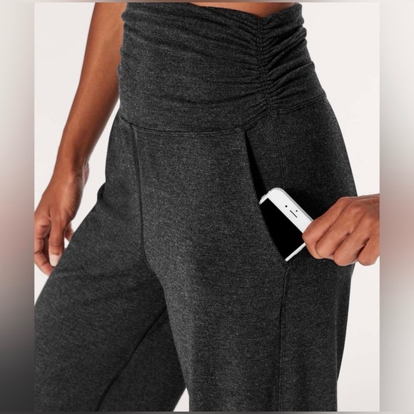 LIKE NEW Lululemon Take It Easy High Waist Flare Yoga Pants Active Workout Gym - Picture 6 of 11